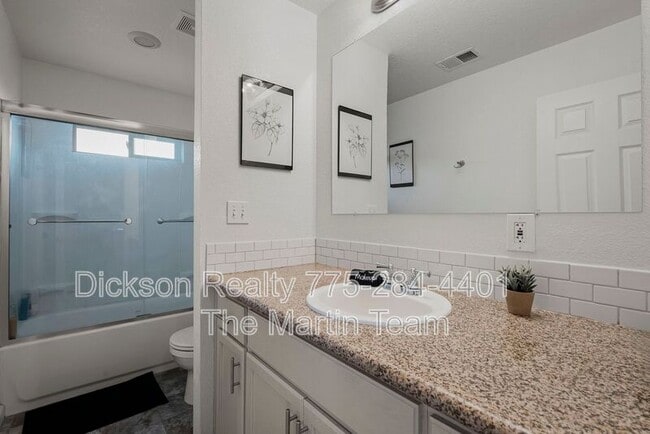 Building Photo - 121 Caliente St