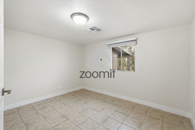 Building Photo - Welcome home to this beautifully updated 3-bedroom, 2-bathroom