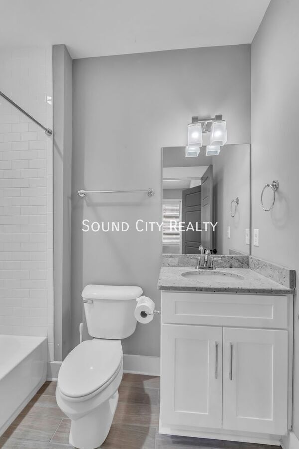 Building Photo - 1801 Sevier St