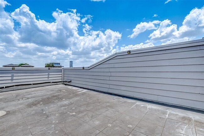 Building Photo - 714 Fargo St