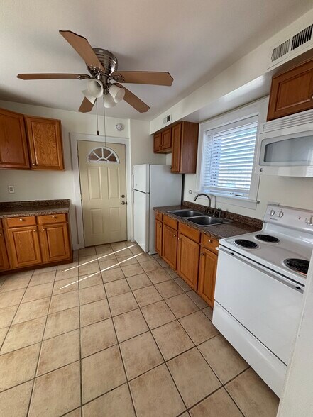 Building Photo - 5844 W 55th St