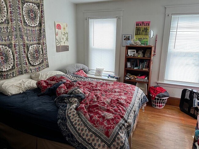 Building Photo - 241 Main St