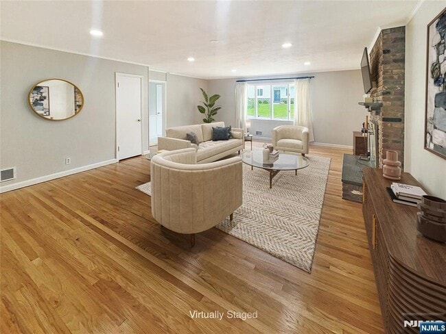 Building Photo - 40 Beechwood Rd