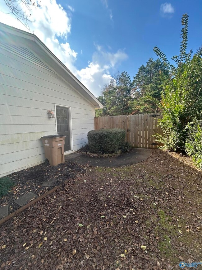 Building Photo - 2327 Quince Dr SE