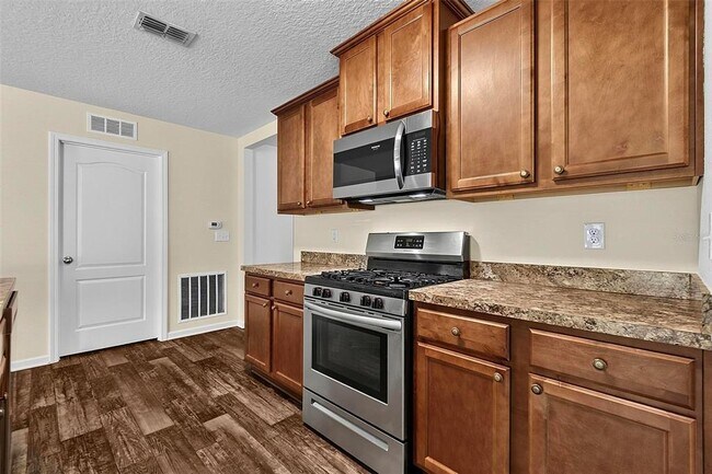 Building Photo - 137 Fairway Ct