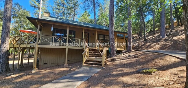 Building Photo - Charming 1-Bedroom Retreat in Desirable Ch...