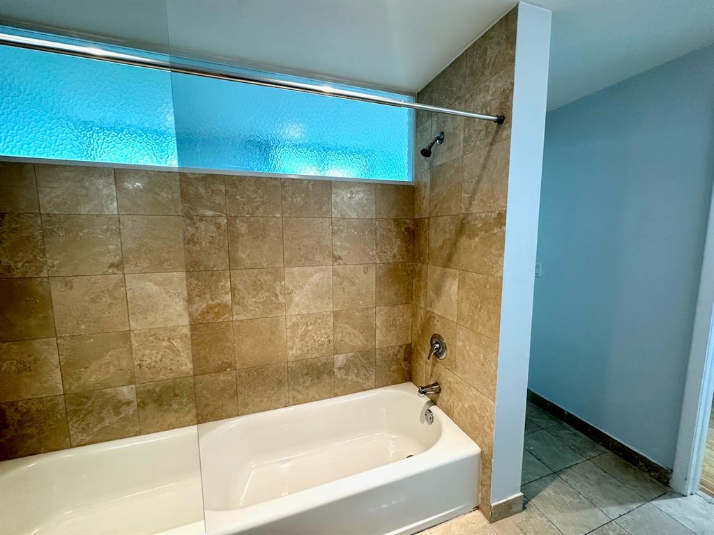 Building Photo - 350 NE 24th St