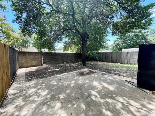 Building Photo - 15826 El Estado Dr