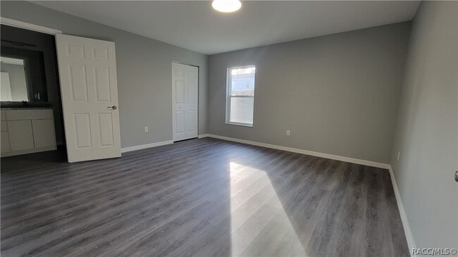 Building Photo - 7043 N Outrigger Terrace