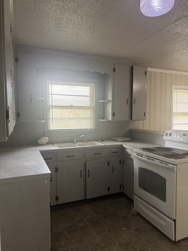 Building Photo - 406 E Park Dr