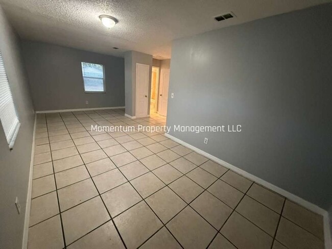 Building Photo - 5/2 Home Available NOW!!!