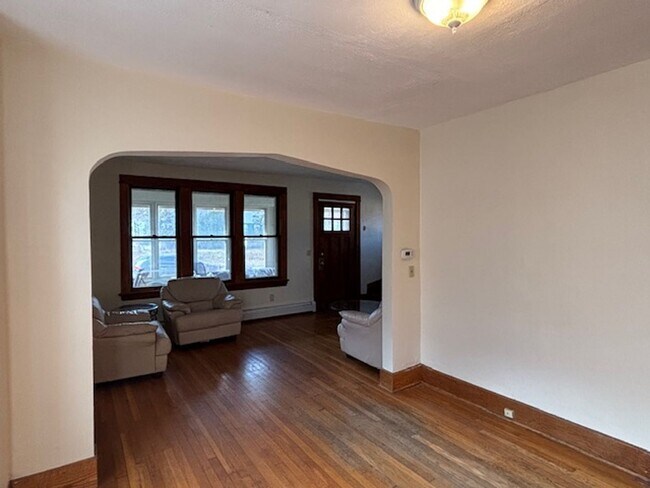 Building Photo - 2 BR/1 BA Single-Family Home in the Mac-Groveland Neighborhood!