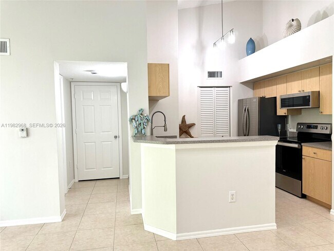 Building Photo - 1020 Villa Cir