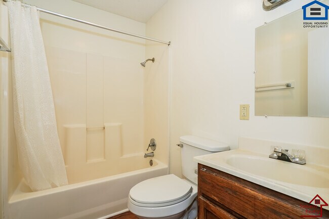 Building Photo - 824 Bybee Branch Rd