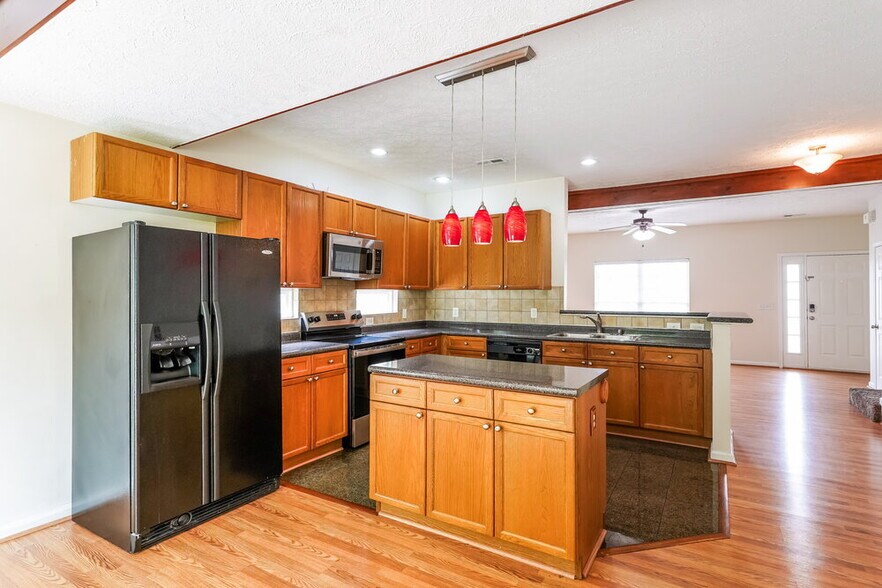 Building Photo - 7212 Legacy Dr