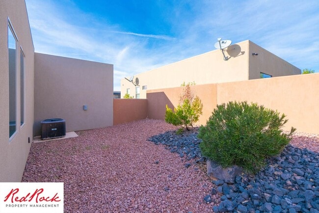 Building Photo - 4 Bedroom Home In The Dunes At Sand Hollow...
