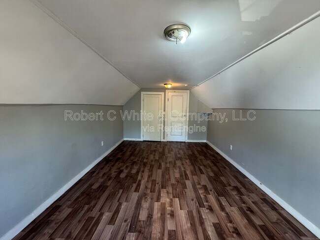 Building Photo - 106 Day St