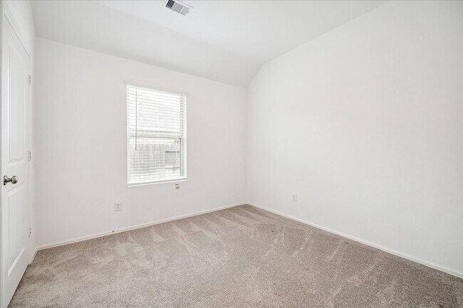 Building Photo - 26626 Daylily Grove St