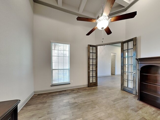 Building Photo - 614 Summer Oaks Dr