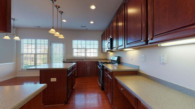 Building Photo - Beautiful 4 Bedroom Home in the vibrant city of Raleigh!