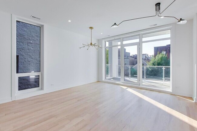 Building Photo - 2456 W Cortez St