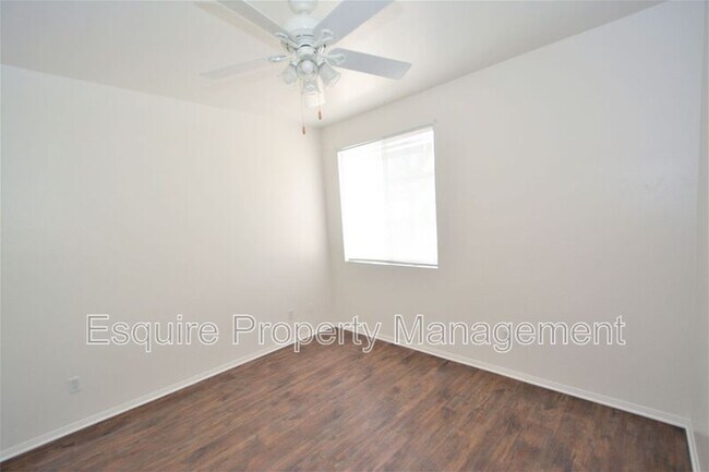 Building Photo - 2861 Golf Villa Way