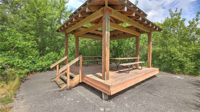 Building Photo - 2bd/2.5ba Kenmore Townhome