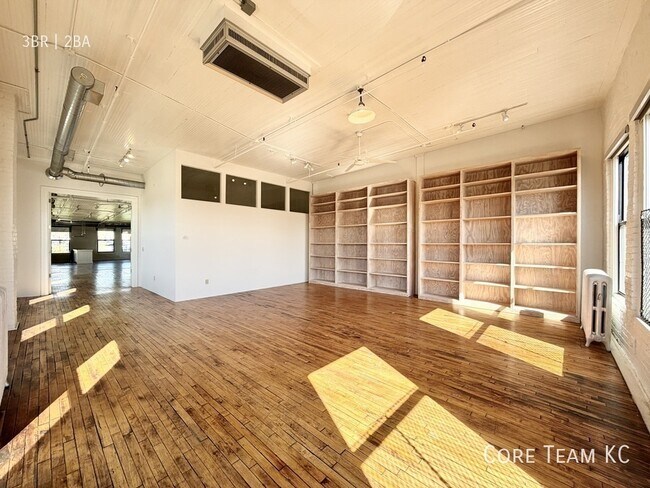 Building Photo - 1800 Central St