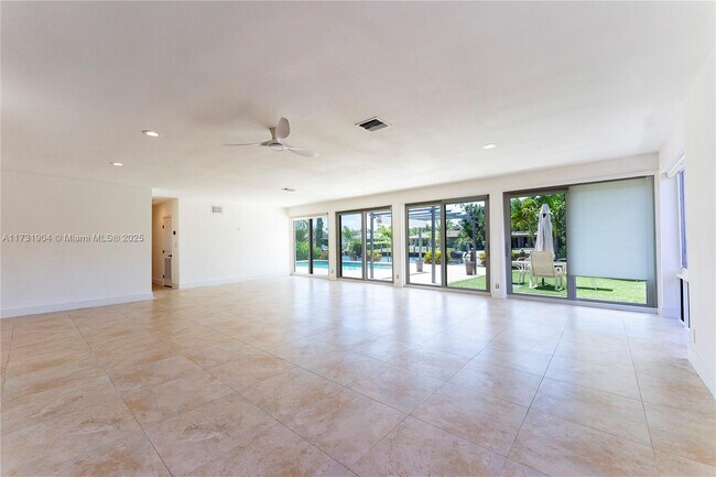 Building Photo - 636 Hibiscus Dr
