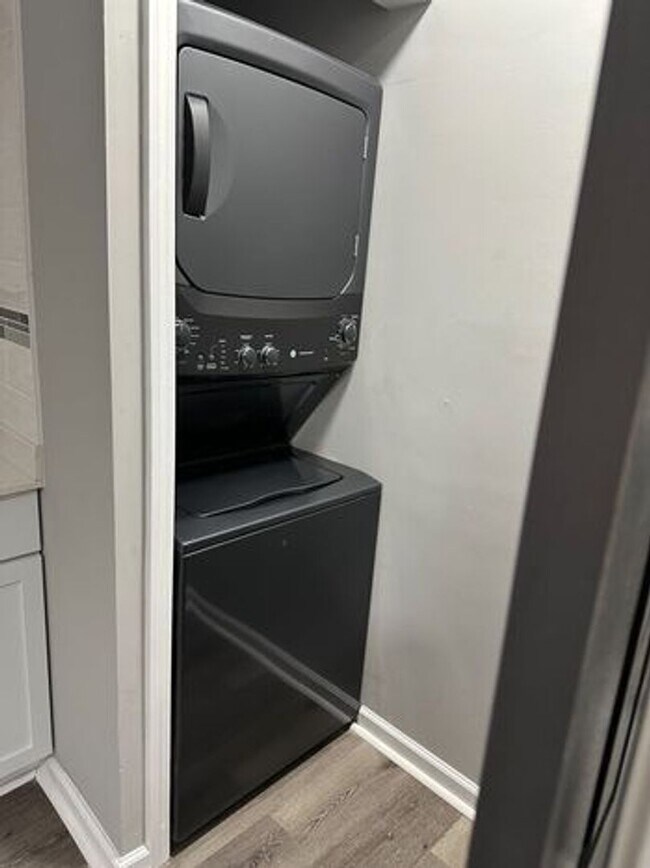 Building Photo - Irvington Living II: Renovated Comfort in ...