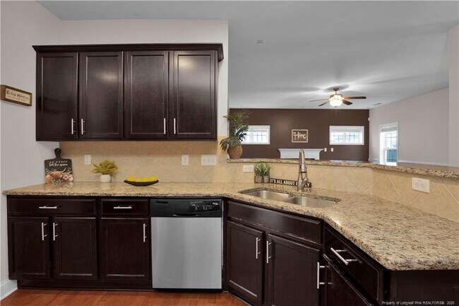 Building Photo - 313 Fountain Grove Dr