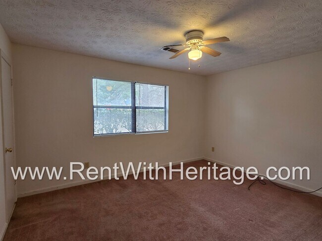 Building Photo - COME SEE THIS FANTASTIC 2 BEDROOM 2 BATH DUPLEX!