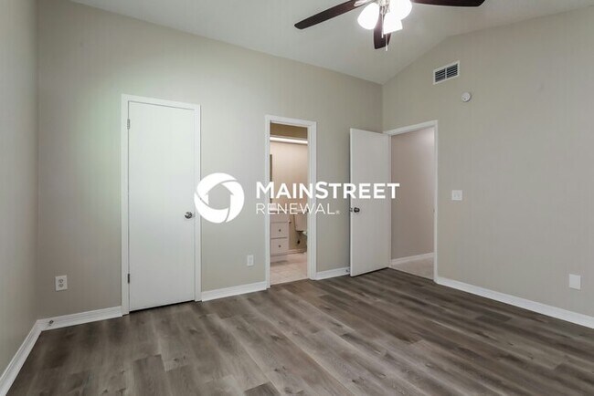 Building Photo - 3 Bedroom Pet-Friendly Home in JACKSONVILLE, FL with Main Street Renewal