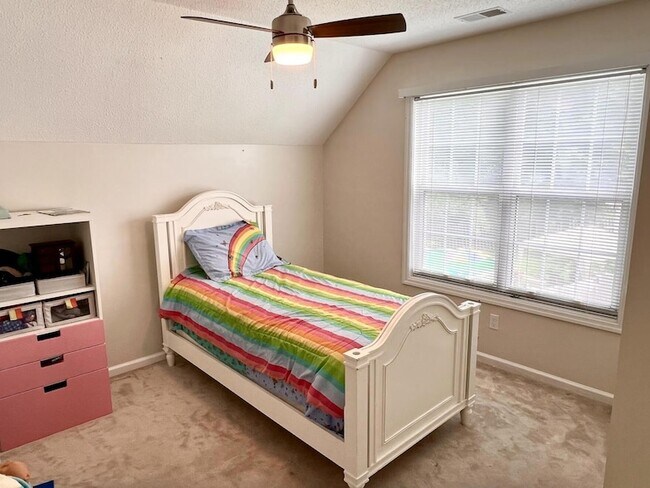 Building Photo - 1721 Fox Ridge Ct