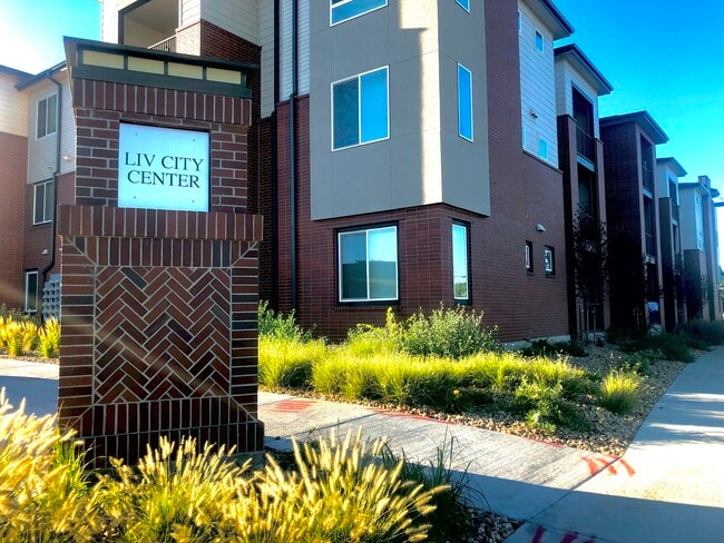 Outside Building - 981 S Sable Blvd