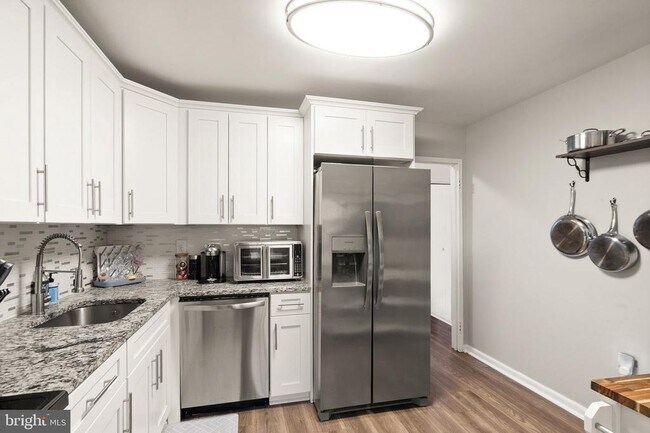 Building Photo - 9728 Kingsbridge Dr