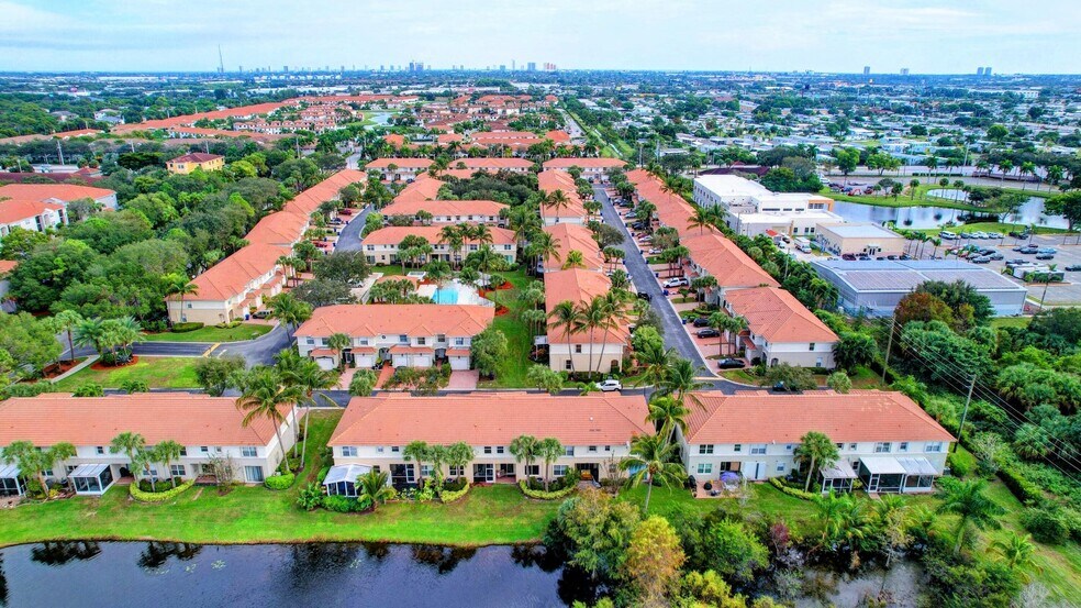 Building Photo - 6143 Seminole Gardens Cir