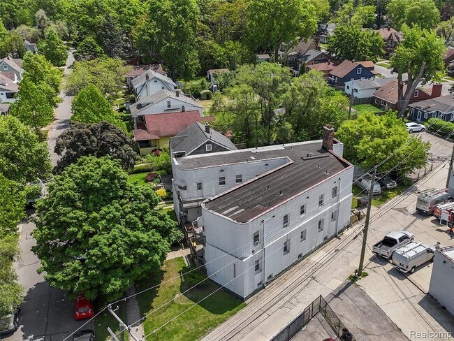 Building Photo - 146 E Hazelhurst St