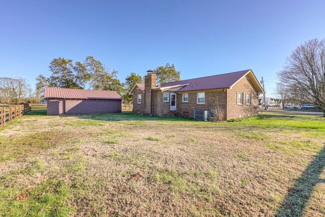 Building Photo - 476 Crescent Rd