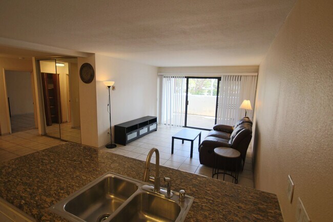 Building Photo - Best Priced 2 Bedroom Condo in the Heart of UTC