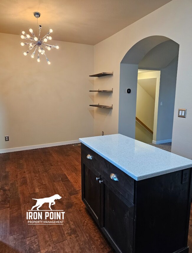 Building Photo - 3bed/2.5 bath Townhome in Boise w/2 Car Garage, Community Pool & Fitness Center