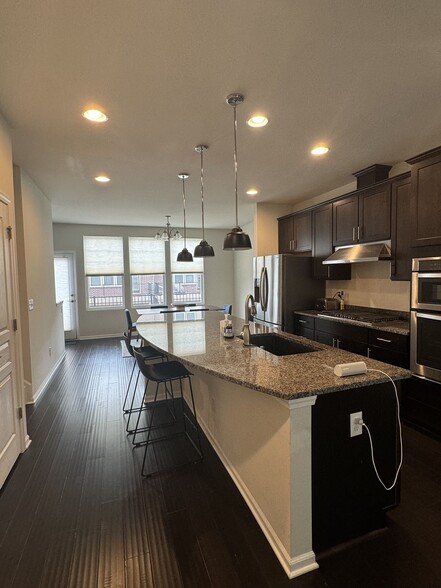 Building Photo - 2948 Glenbar Cir