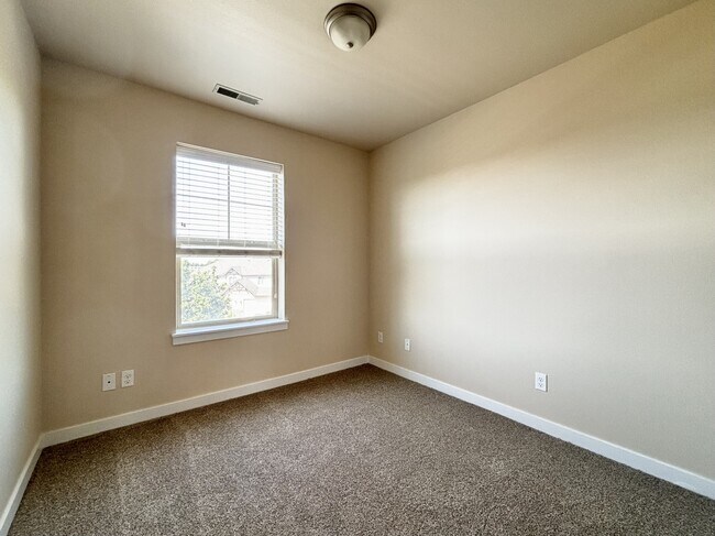 Building Photo - 8861 W Pine Valley Ln