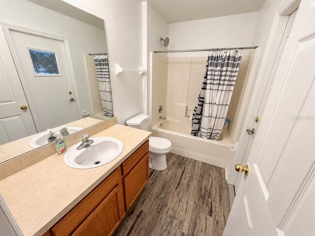 Building Photo - 1325 Oakwood Ct