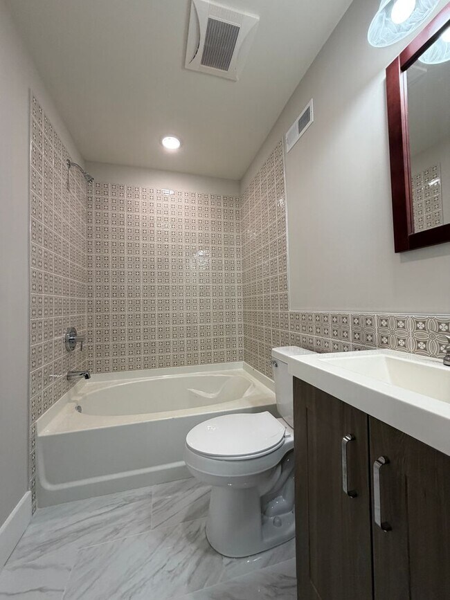 Building Photo - ??? NEWLY RENOVATED 3 BEDROOMS & 2.5 BATH HOUSE LOCATED IN HADDINGTON