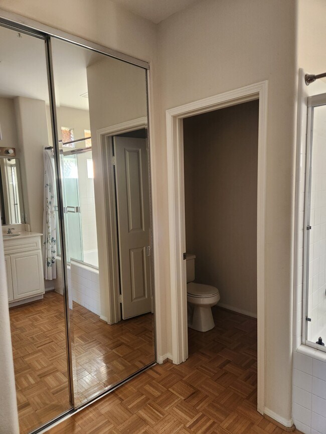 Building Photo - 2651 Dunstan Dr