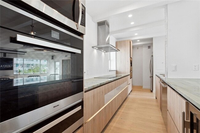 Building Photo - 325 Ocean Dr