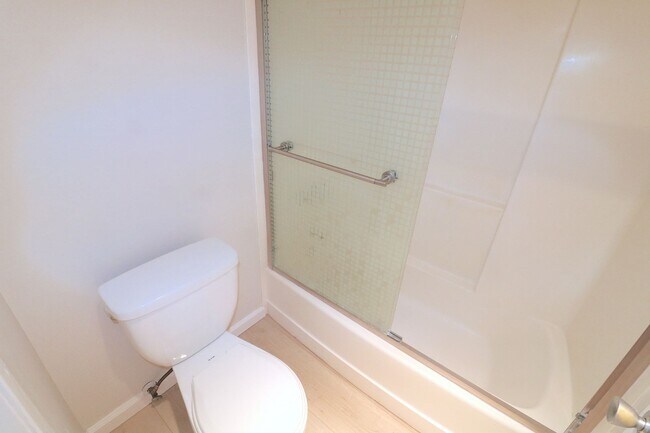Building Photo - 3rd floor studio in Mission Valley! Beautiful vinyl flooring throughout/ 1 Prkg Space/ Mission Va...