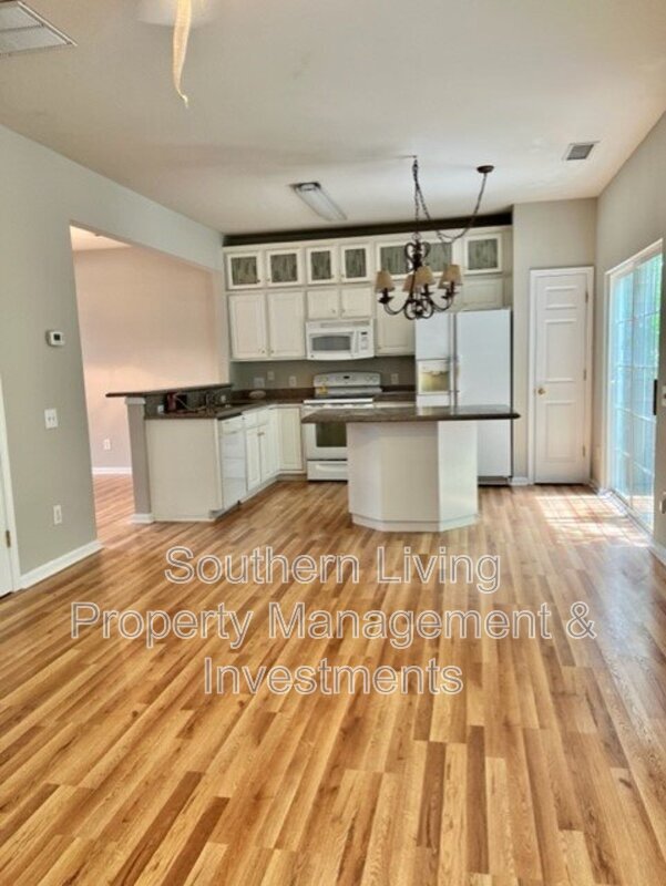 Building Photo - 8214 Drakeview Ct