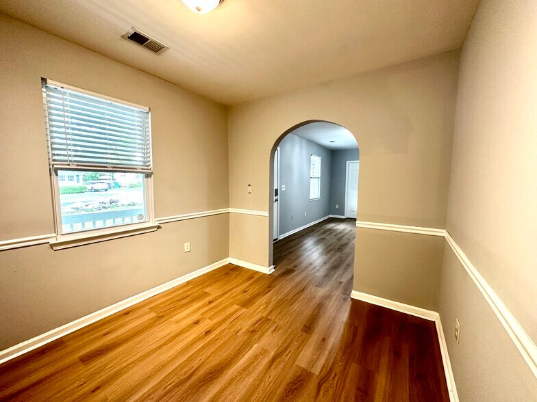 Building Photo - 2111 Highland St